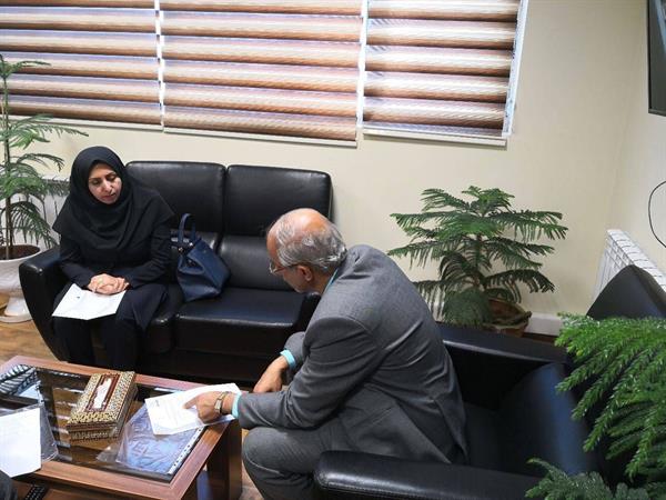 ملاقات مدیرکل ارتباطات و فناوری اطلاعات استان با مدیر مجتمع آموزشی برگزیده نو