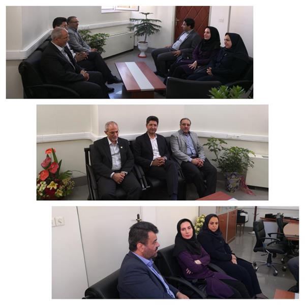 مدیرکل ارتباطات و فناوری اطلاعات استان فارس با مدیرکل جدید تنظیم مقررات و ارتباطات رادیویی منطقه جنوب دیدار و گفتگو نمود.