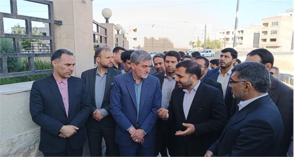 بازدید وزیر ارتباطات از عملیات اجرایی پروژه فیبر نوری منازل و کسب‌وکارهای شهر صدرا
