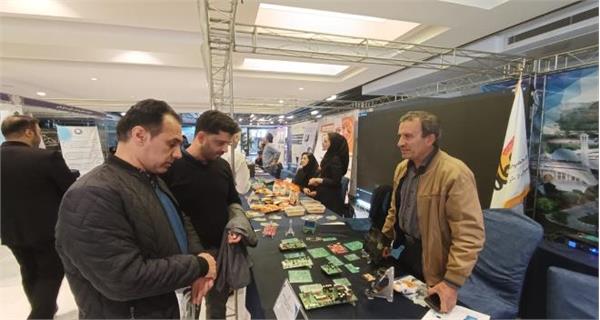 بازدید مدیرکل ICT استان فارس از نمایشگاه دستاوردهای پژوهش و فناوری فارس