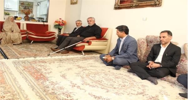 تجلیل مشاور وزیر ارتباطات از خانواده شهدای همکار در استان فارس