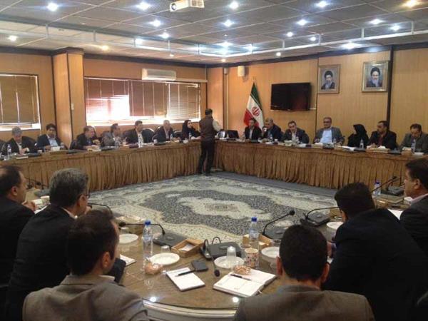 تاکید مدیر کل ارتباطات فارس بر لزوم تسهیل روند صدور مجوز در نشست کمیته جذب و حمایت از سرمایه گذاری استان