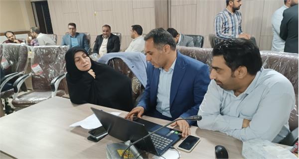 حضور مدیرکل ارتباطات فارس در میز خدمت شهرستان ِاوَز