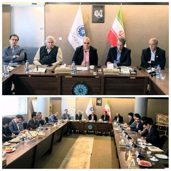 مدیر کل دفتر نوآوری و حمایت از سرمایه گذاری وزارت ارتباطات و فناوری اطلاعات، خواستار انسجام و تمرکز کلیه واحدهای استان فارس در جهت جذب سرمایه گذار و تشکیل کمیته های مشترک برای نیل به این هدف شد