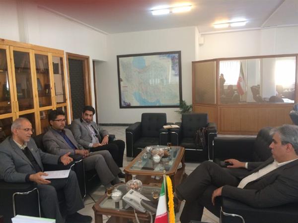 جلسه مدیر کل ارتباطات و فناوری استان با معاون گردشگری و امور زائرین استانداری فارس به  منظور همکاری در توسعه امور گردشگری وزیارتی با استفاده از ظرفیت های حوزه فناوری اطلاعات و ارتباطات استان