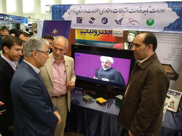 گزارش تصویری بازدید مدیر کل ارتباطات و فناوری اطلاعات استان فارس از نمایشگاه هفته پژوهش و بازدید استاندار از غرفه وزارت ارتباطات در شیراز