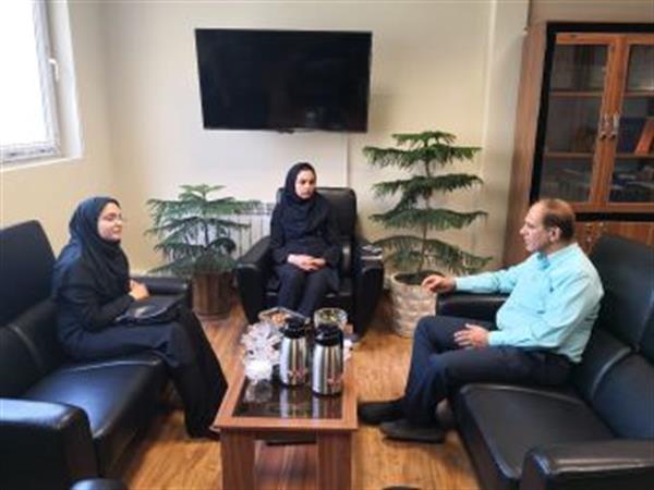 سهرابی، مدیرکل ارتباطات و فناوری اطلاعات استان فارس در دیدار با رئیس مرکز آپای دانشگاه جهرم عنوان کرد: لزوم و ضرورت امروزی کاربران فضای مجازی، امنیت فضای آن است.